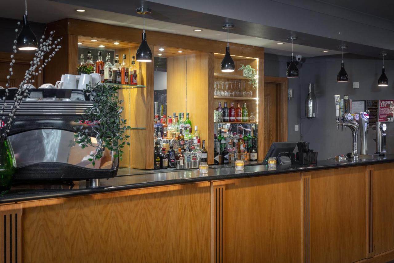 Hampshire Court Hotel & Spa Бейсингсток Екстериор снимка