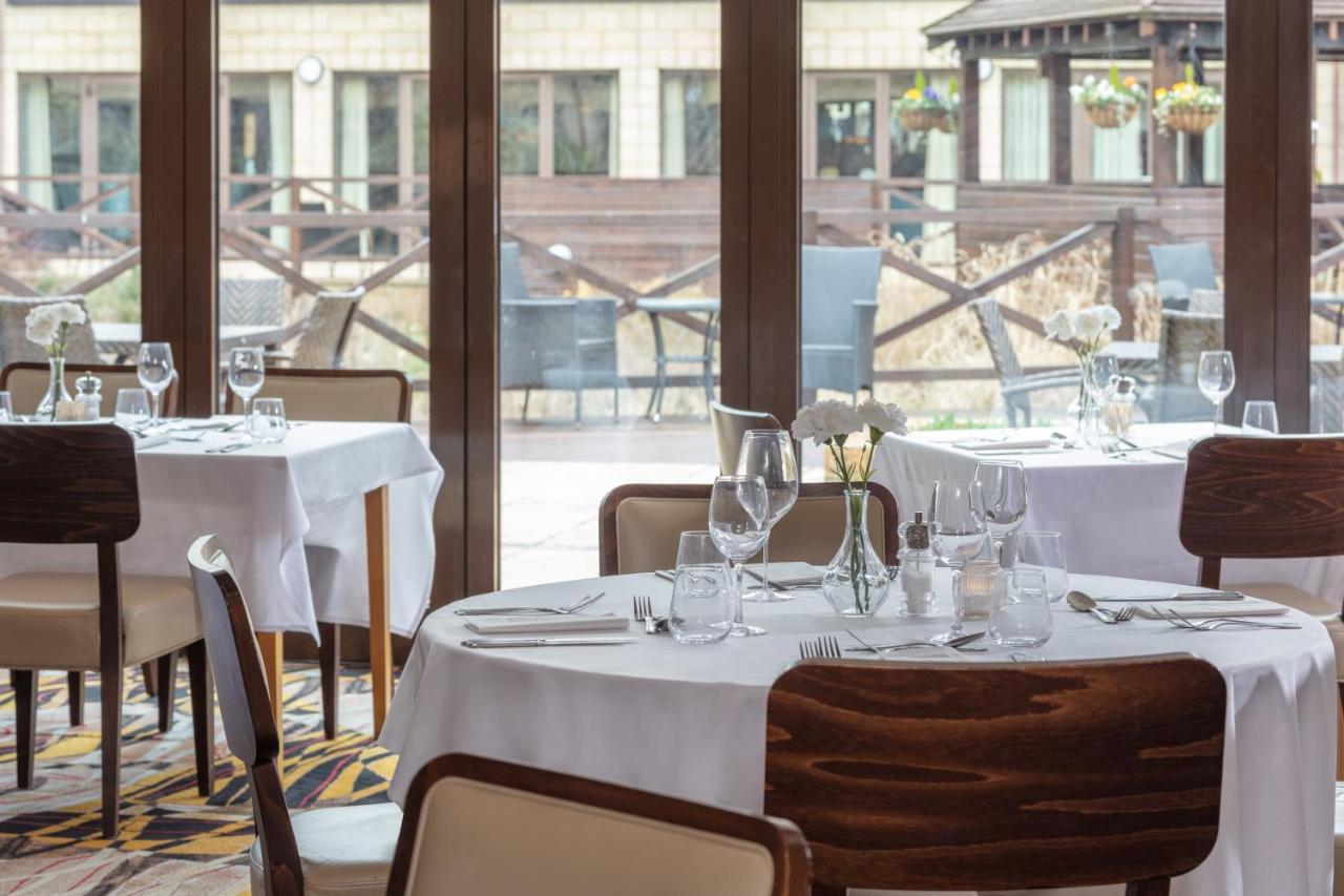 Hampshire Court Hotel & Spa Бейсингсток Екстериор снимка
