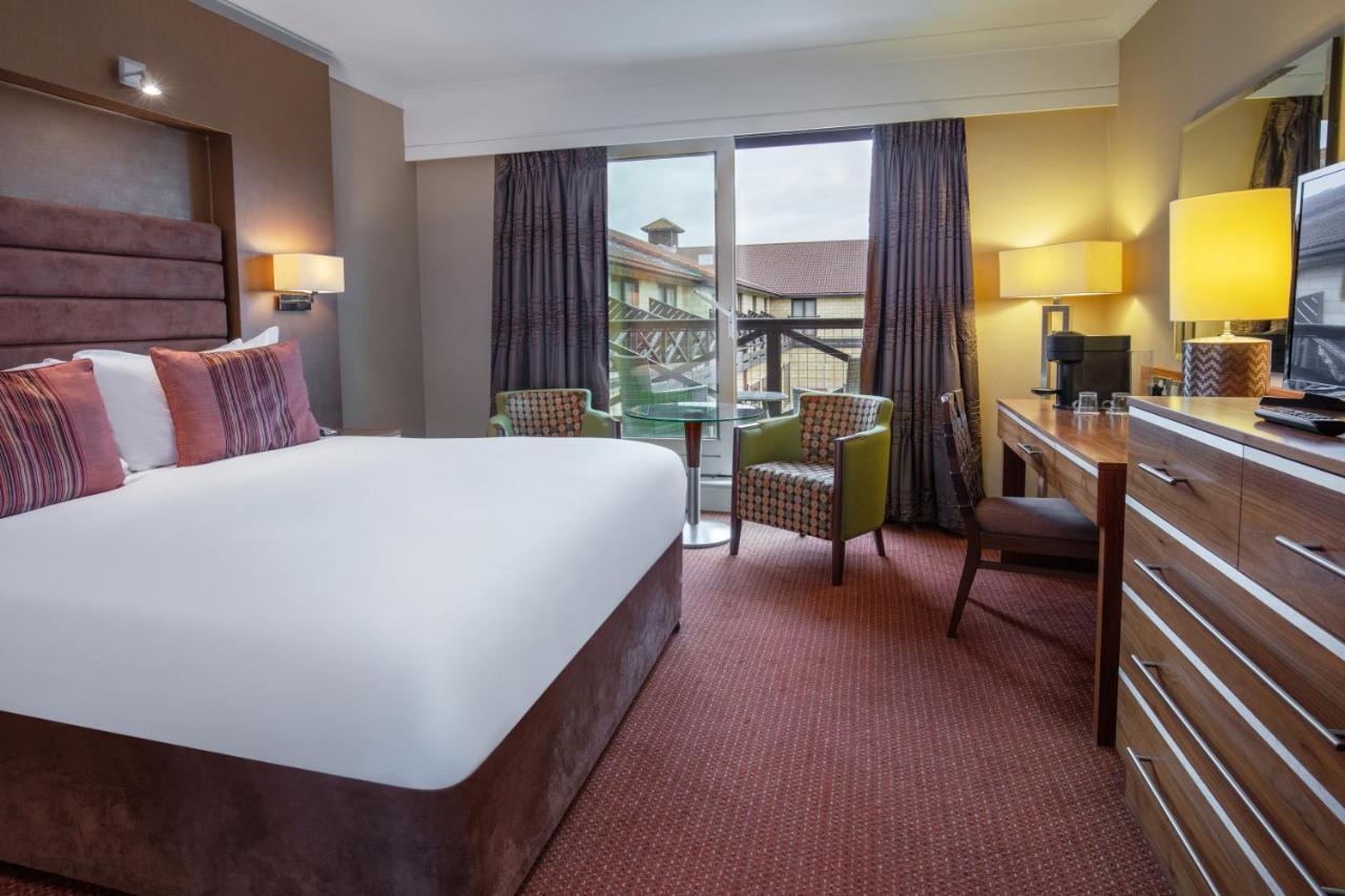 Hampshire Court Hotel & Spa Бейсингсток Екстериор снимка