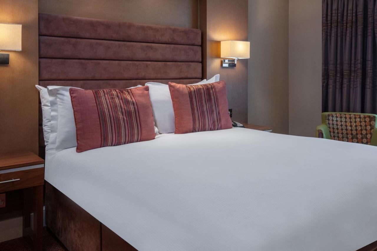 Hampshire Court Hotel & Spa Бейсингсток Стая снимка