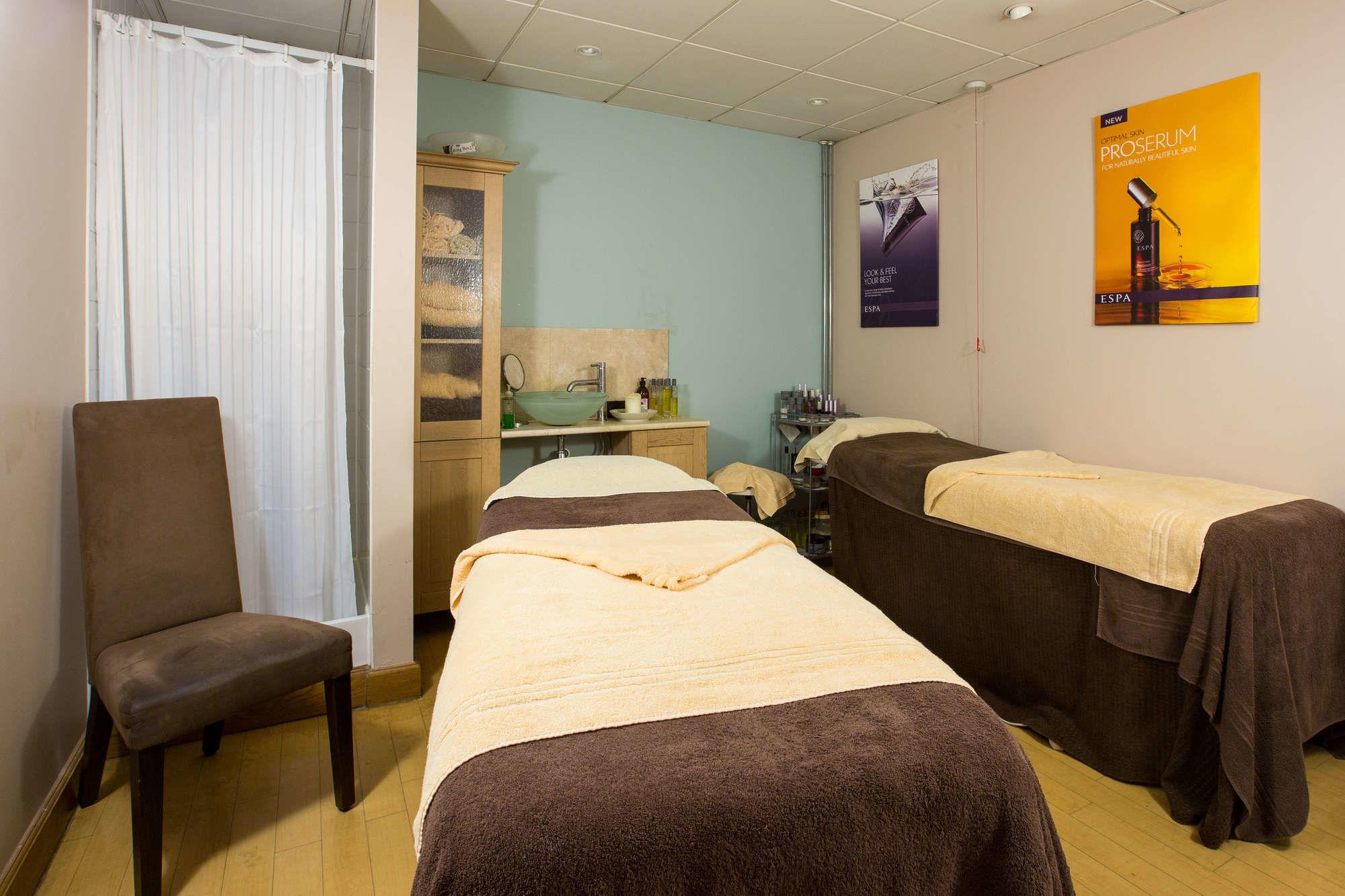 Hampshire Court Hotel & Spa Бейсингсток Екстериор снимка