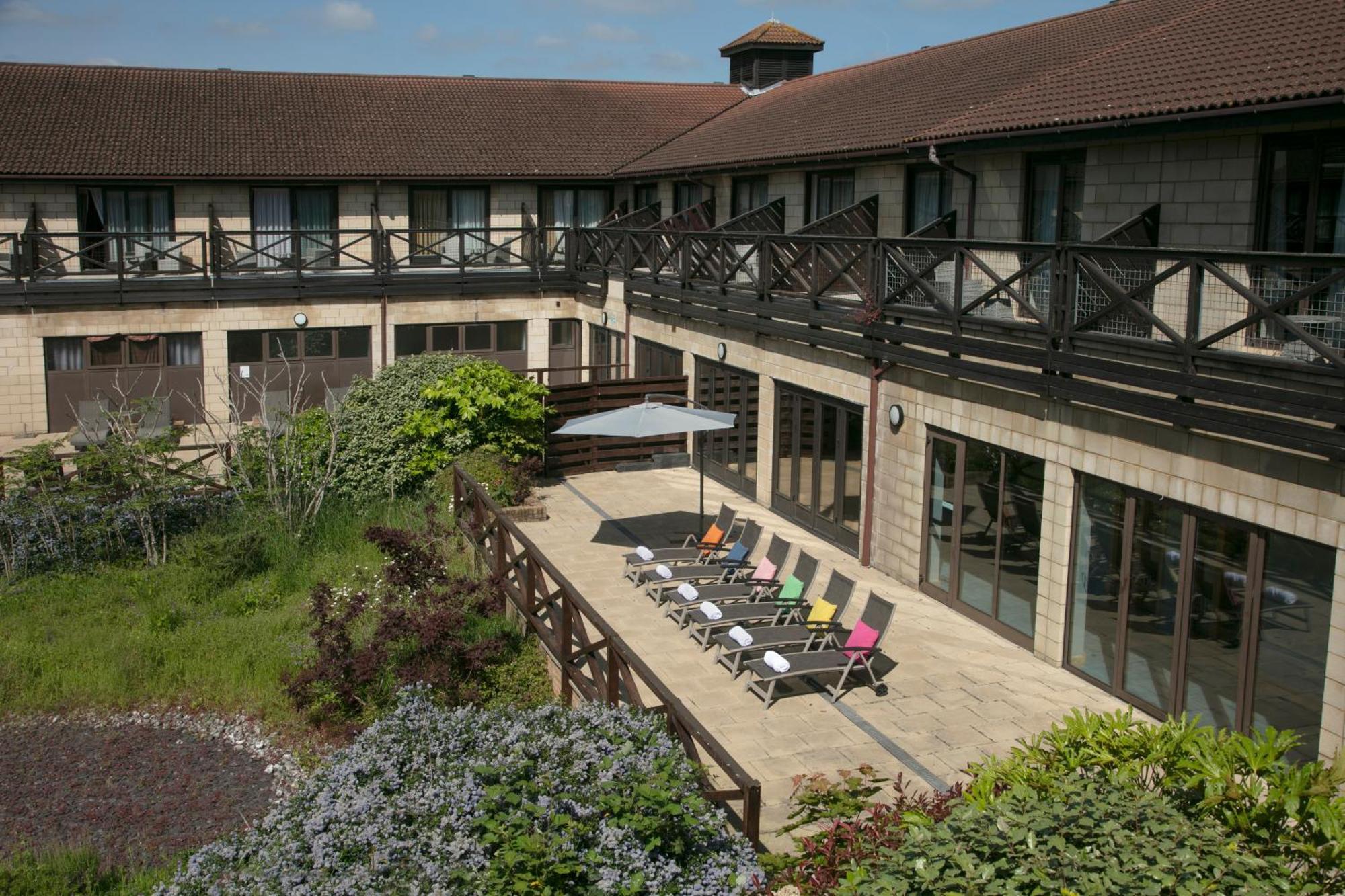 Hampshire Court Hotel & Spa Бейсингсток Екстериор снимка
