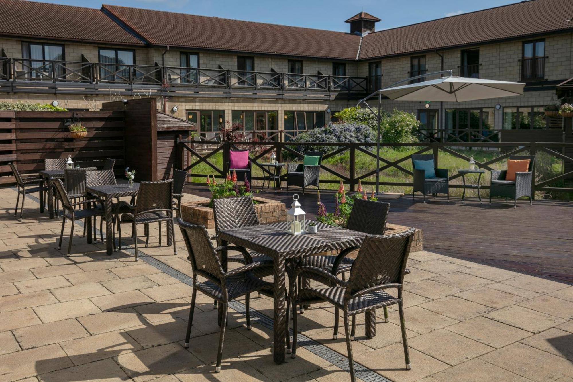 Hampshire Court Hotel & Spa Бейсингсток Екстериор снимка