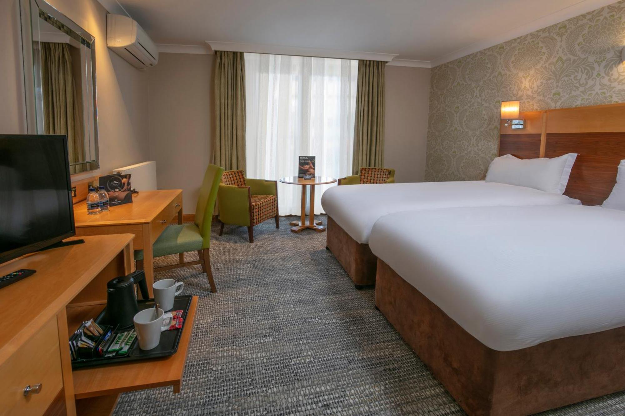 Hampshire Court Hotel & Spa Бейсингсток Екстериор снимка