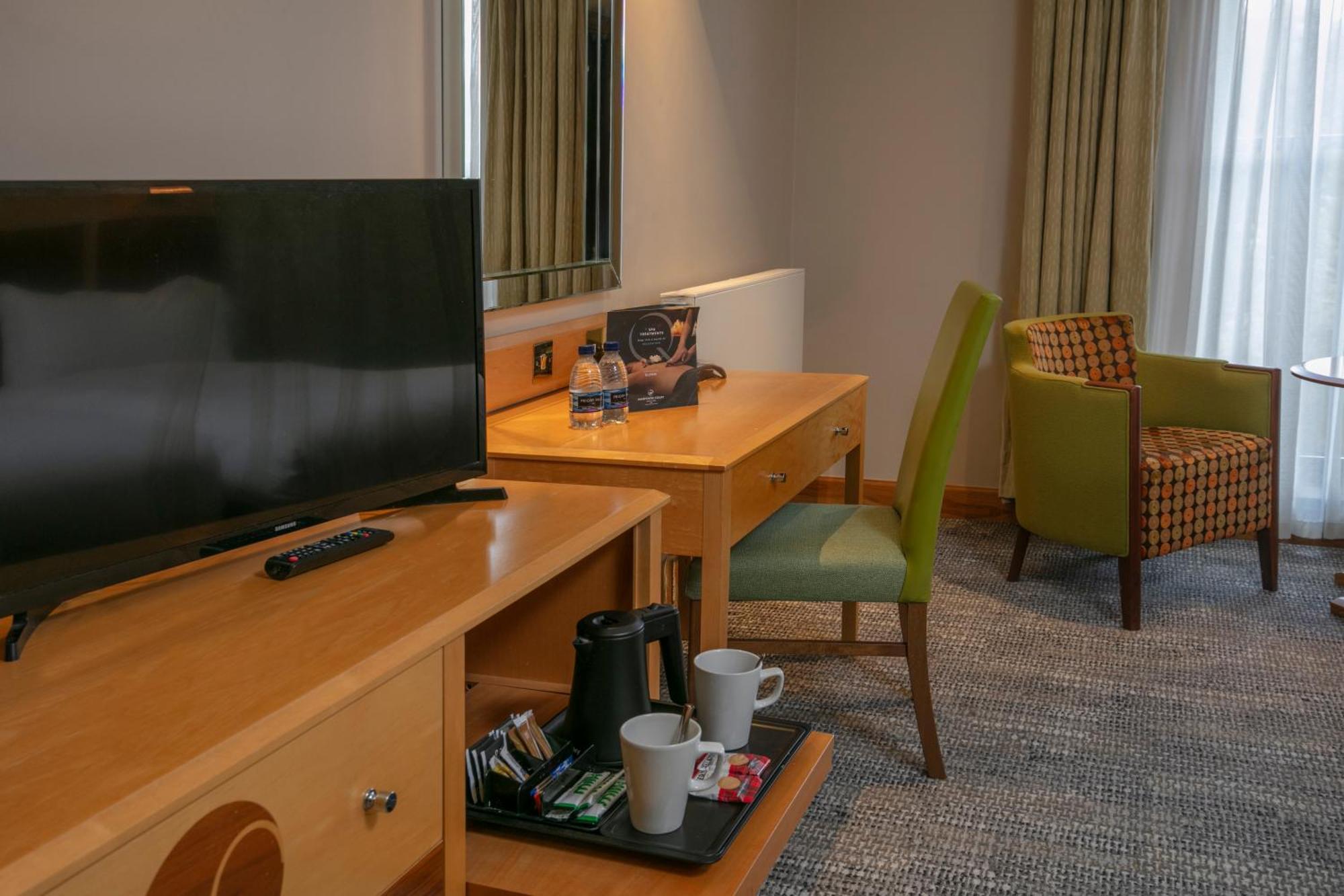 Hampshire Court Hotel & Spa Бейсингсток Стая снимка