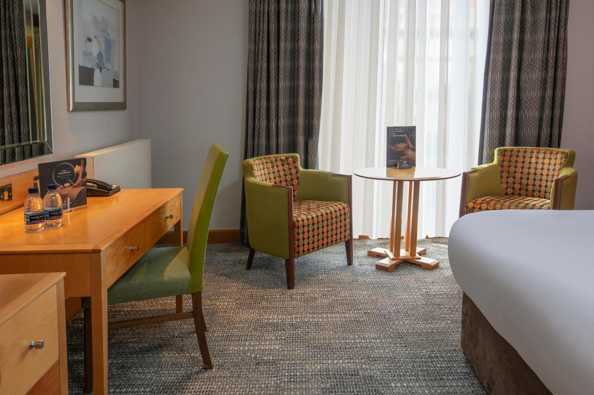 Hampshire Court Hotel & Spa Бейсингсток Стая снимка