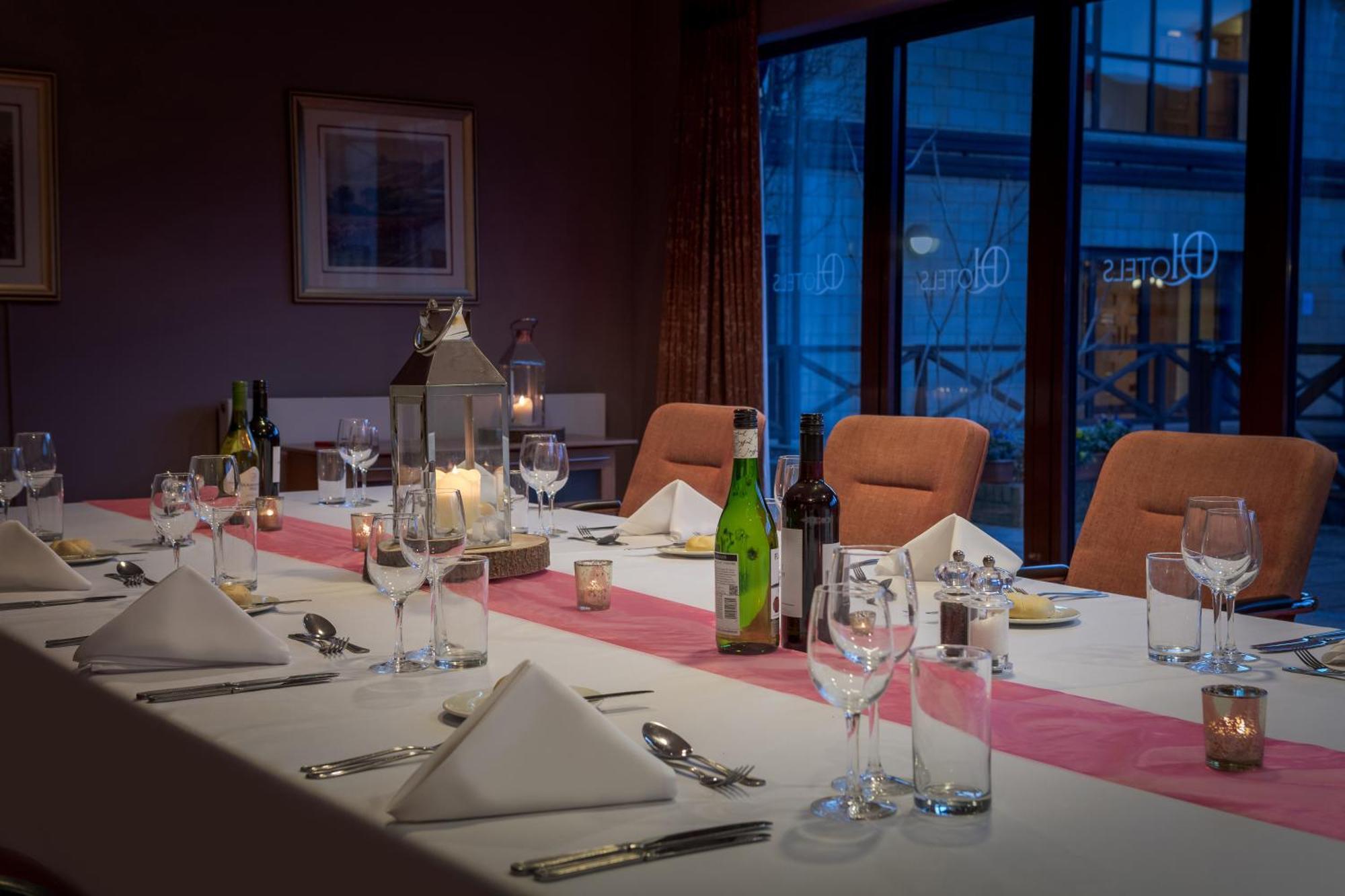 Hampshire Court Hotel & Spa Бейсингсток Екстериор снимка