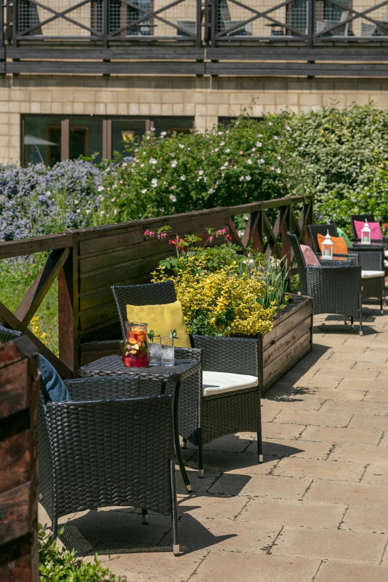 Hampshire Court Hotel & Spa Бейсингсток Екстериор снимка