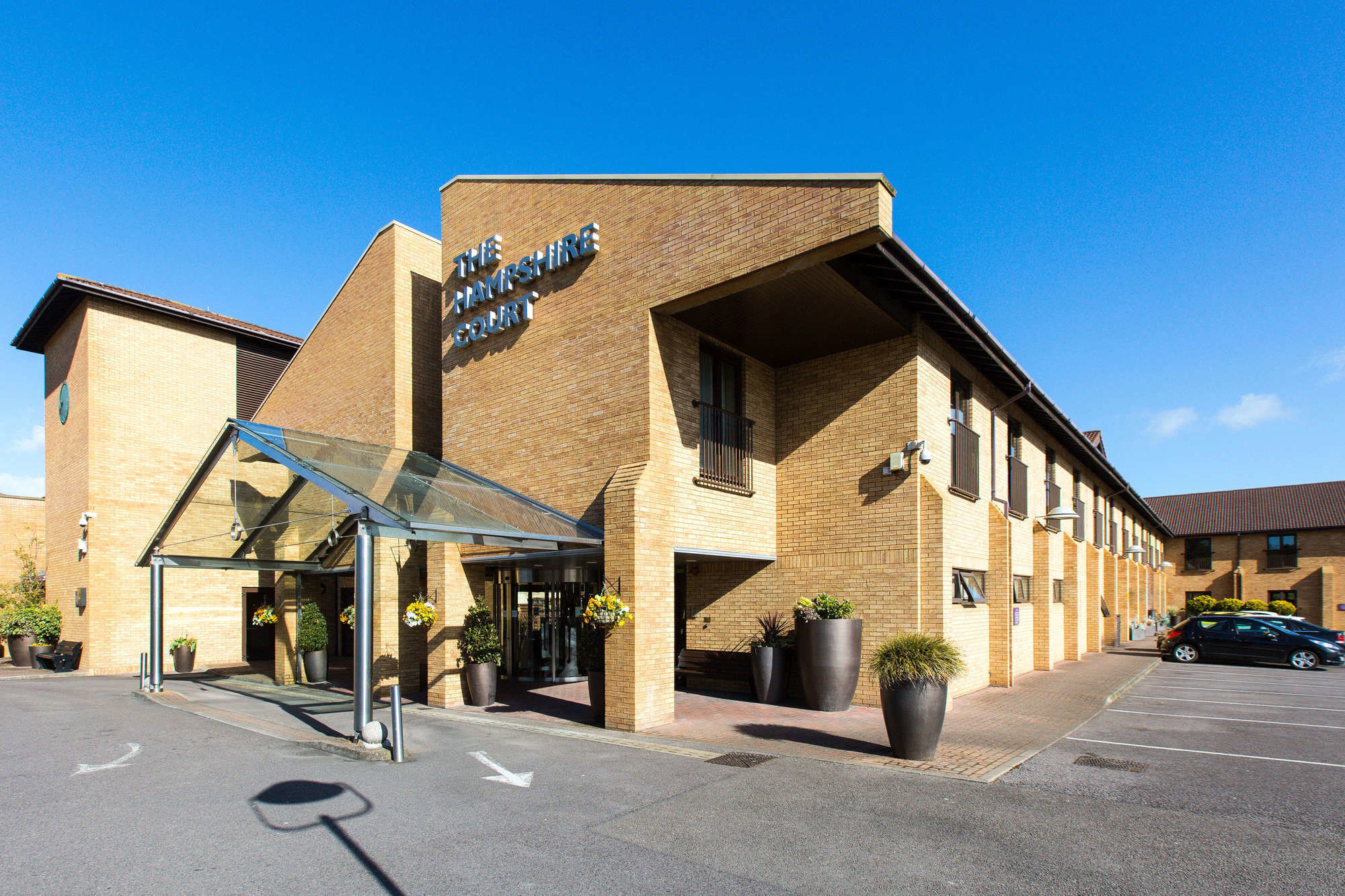 Hampshire Court Hotel & Spa Бейсингсток Екстериор снимка