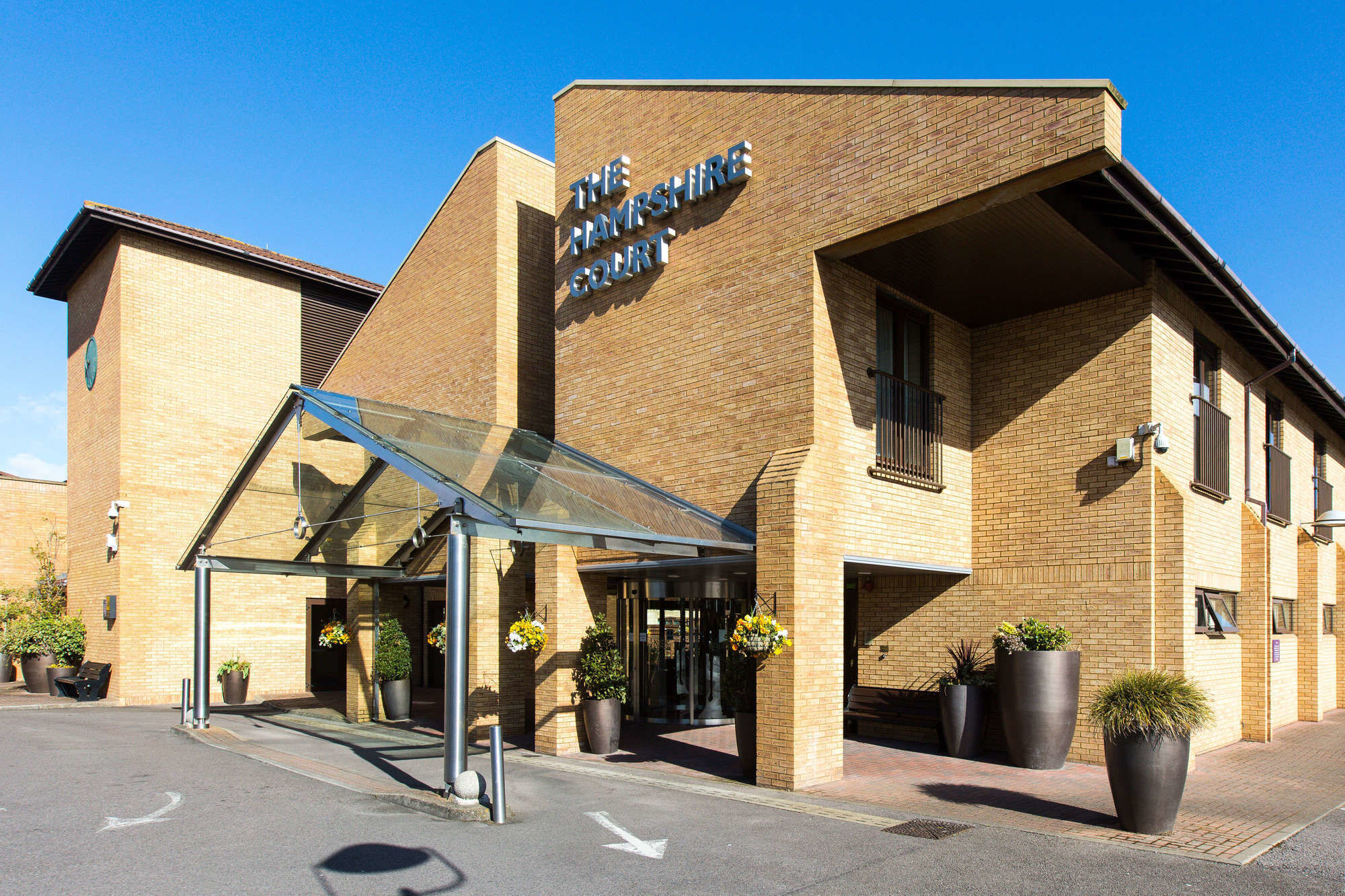 Hampshire Court Hotel & Spa Бейсингсток Екстериор снимка