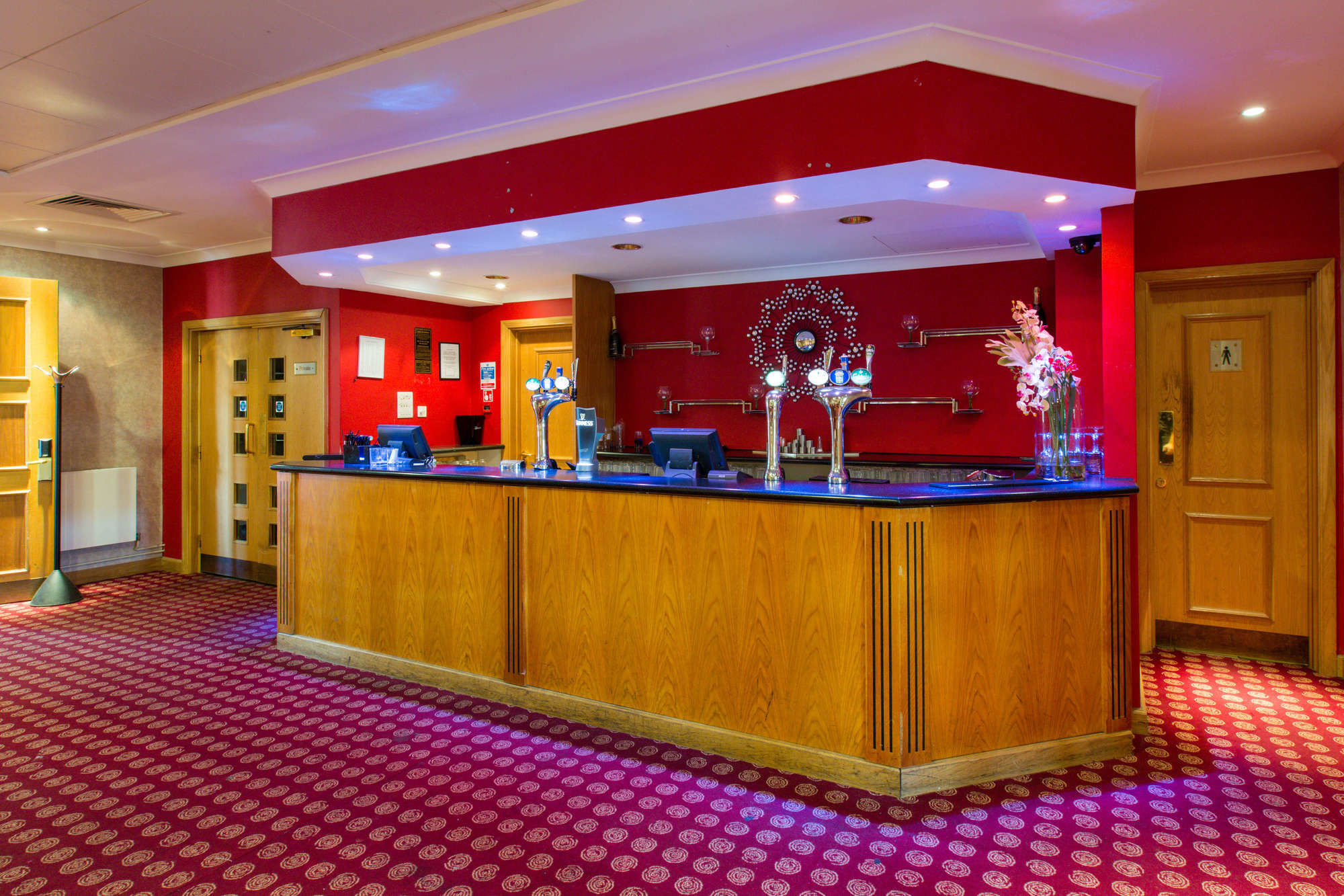 Hampshire Court Hotel & Spa Бейсингсток Екстериор снимка