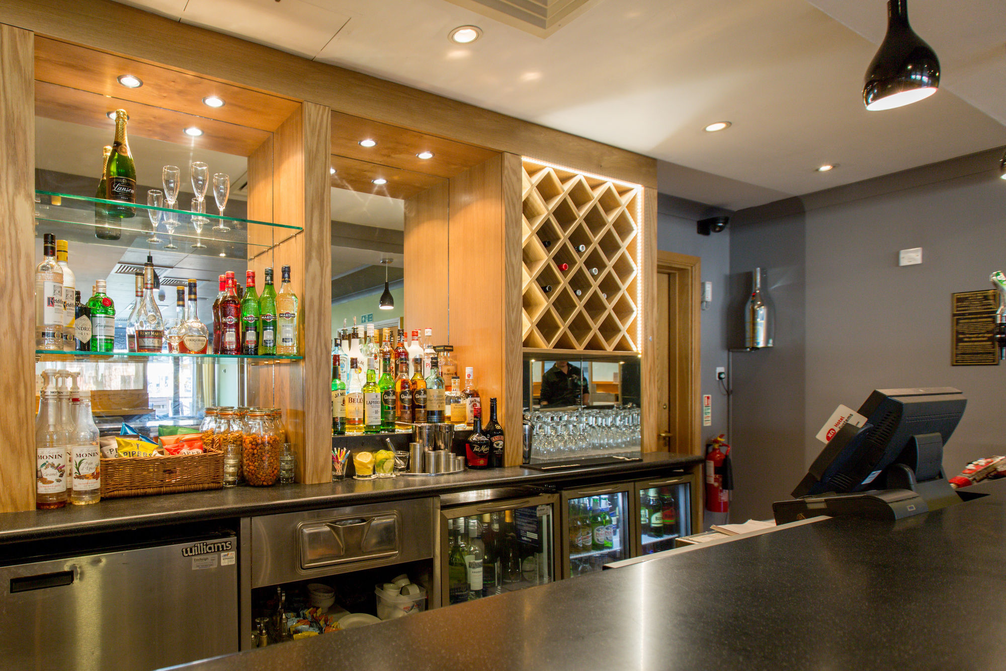 Hampshire Court Hotel & Spa Бейсингсток Екстериор снимка