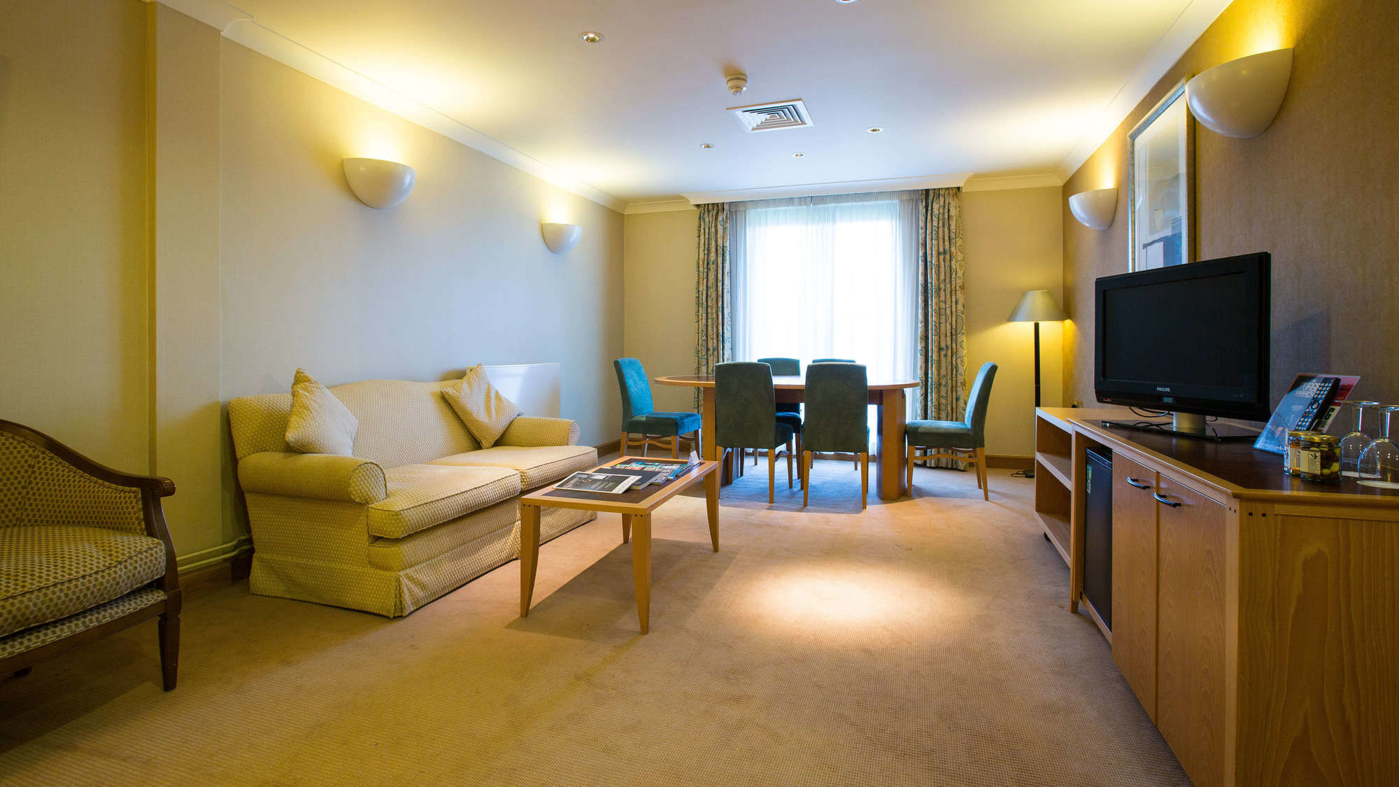 Hampshire Court Hotel & Spa Бейсингсток Екстериор снимка