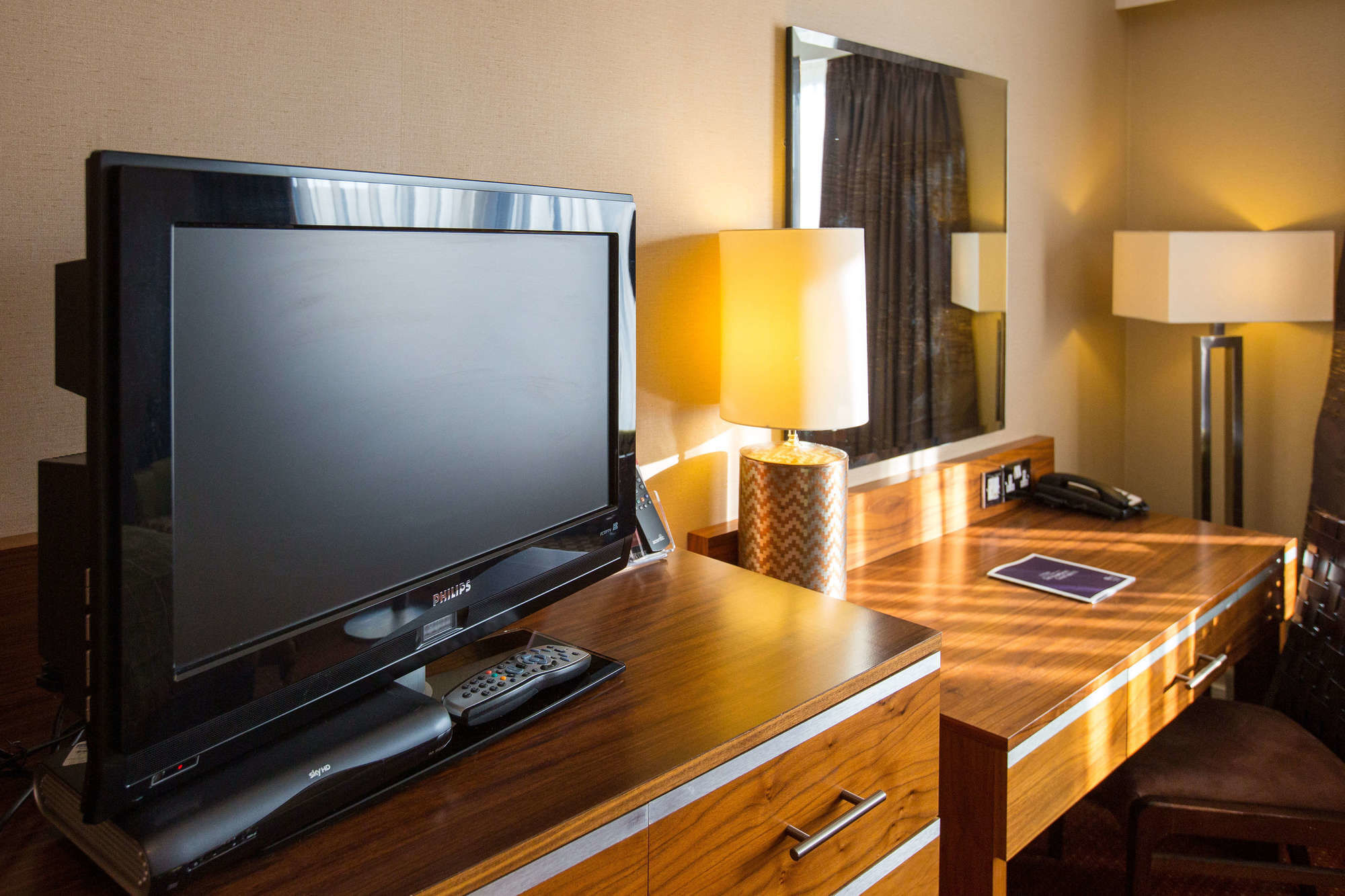 Hampshire Court Hotel & Spa Бейсингсток Екстериор снимка